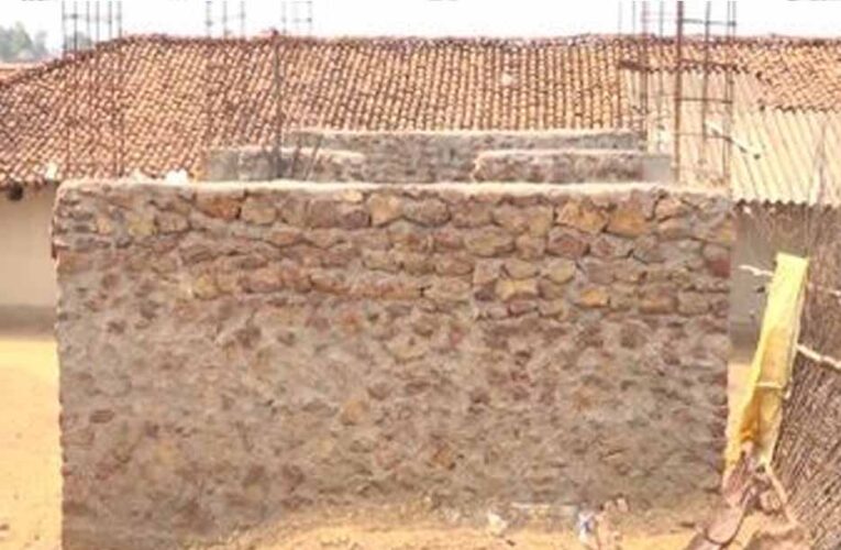 पीएम आवास राशि विवाद में बड़ी कार्रवाई, कमिश्नर ने जनपद CEO को किया सस्पेंड