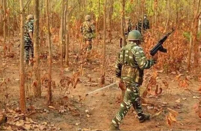 कांकेर के जंगल में नक्सलियों का विस्फोटक डंप बरामद, 4 बंदूकें और 2 वायरलेस सेट मिले