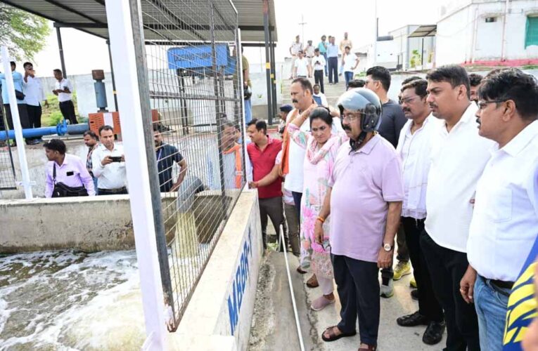 रायपुर का निरीक्षण करने में स्कूटी से निकले उप मुख्यमंत्री अरुण साव