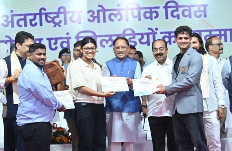 मुख्यमंत्री  विष्णुदेव साय ने खिलाड़ियों का बढ़ाया उत्साह: 2036 पौधों के रोपण से ओलंपिक मेजबानी के संकल्प को दी नई ऊर्जा