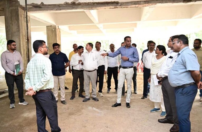 लोक निर्माण विभाग के सचिव ने निर्माणाधीन कंपोजिट बिल्डिंग के कार्यों का किया निरीक्षण