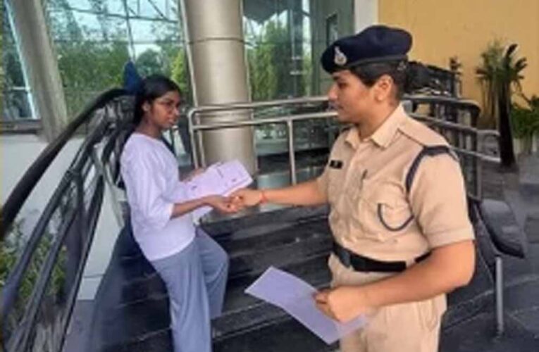 NEET परीक्षा में सख्ती: चोटी का क्लचर, बाली और कलावा तक उतरवाया, इंदौर में कड़ी जांच