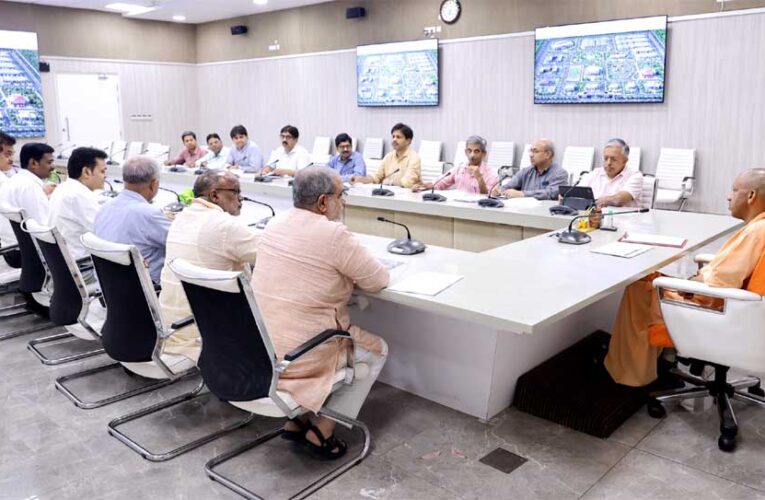 सिपाही भर्ती परीक्षा के दूसरे दिन 7.32 लाख अभ्यर्थी हुए शामिल, नकल और फर्जीवाड़े पर योगी सरकार का सख्त शिकंजा