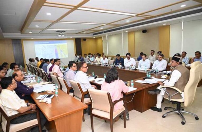 भू-माफियाओं पर सख्ती और आवासीय परियोजनाओं में तेजी के मंत्री  सारंग के निर्देश