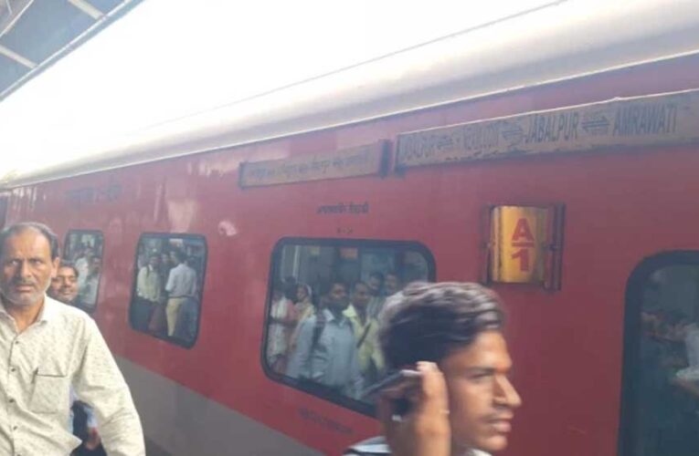 सतना रेलवे स्टेशन पर बड़ी चूक, डिस्प्ले में इंटरसिटी तो प्लेटफॉर्म पर पहुंची महाकौशल एक्सप्रेस