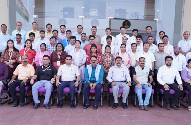 शिक्षु अधिकारियों ने यूपीएसआईएफएस जाकर समझीं बारीकियां