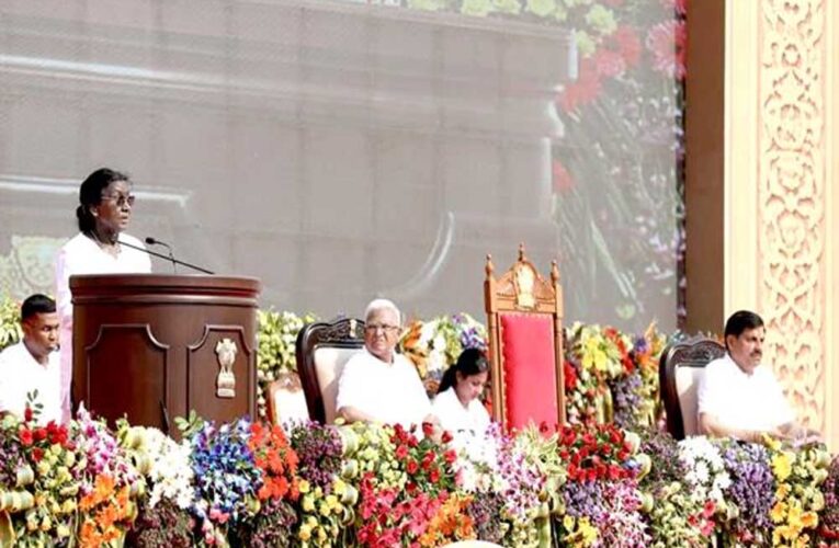 विश्‍व को भारत का अमूल्‍य उपहार है योग: राष्‍ट्रपति  मुर्मु