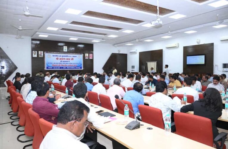 उप मुख्यमंत्री  अरुण साव ने स्वच्छता दीदियों के नियमित स्वास्थ्य जांच और सुरक्षा किट प्रदान करने के दिए निर्देश