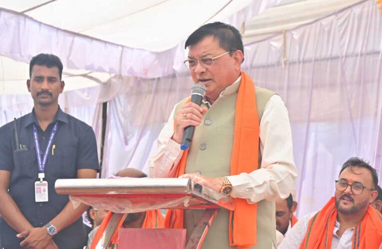 सुशासन तिहार: गोपालपुर समाधान शिविर में पहुंचे प्रभारी मंत्री लखन लाल देवांगन, 17 पंचायतों के ग्रामीणों को मिला योजनाओं का लाभ