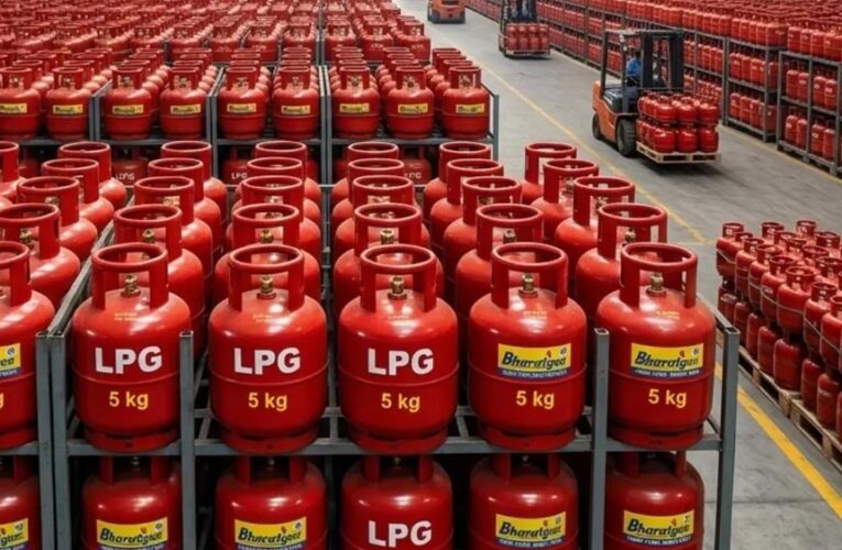 LPG Rule Change: कच्चा तेल सस्ता होते ही बड़ा फैसला, आज से हटीं ये पाबंदियां, उपभोक्ताओं को राहत
