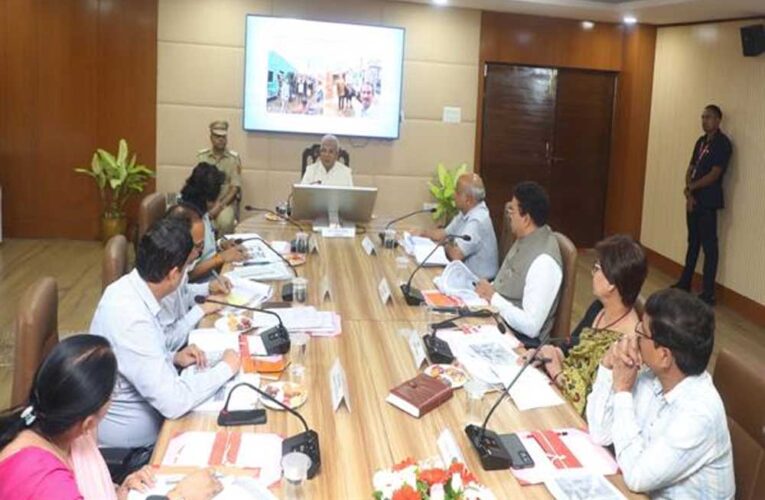 दुधारू पशुओं की वितरण पद्धति का आधार अति-गरीब को प्राथमिकता हो: राज्यपाल पटेल
