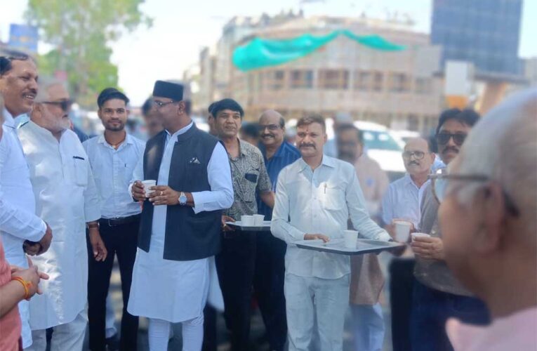 कैलाश सारंग जयंती पर सेवा दिवस का आयोजन, विश्वास सारंग ने बुजुर्गों के चरण पखारकर लिया आशीर्वाद