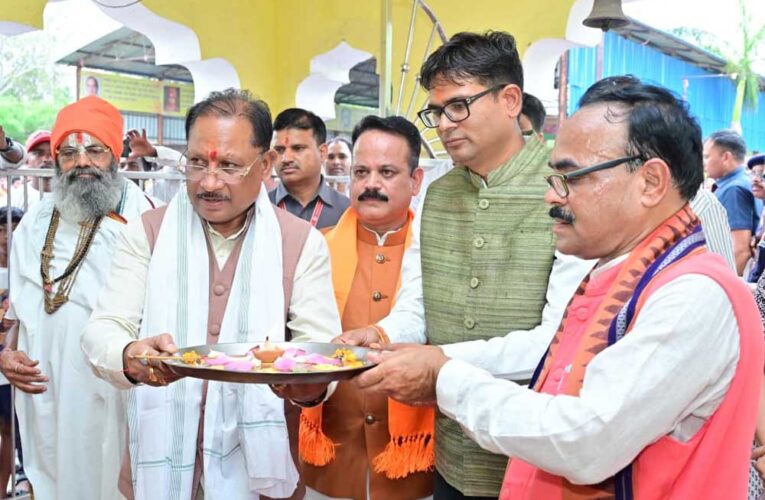मुख्यमंत्री  साय ने भिखमपुरा के पंचमुखी सिद्ध हनुमान मंदिर में की पूजा-अर्चना