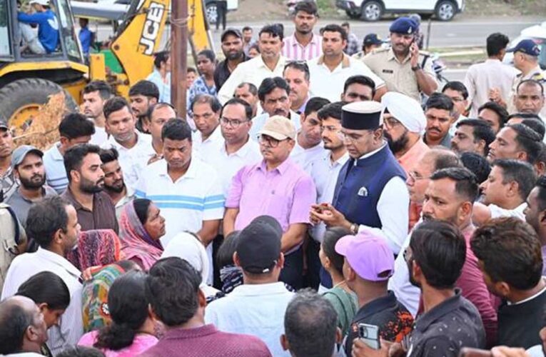 मंत्री  सारंग ने सड़क निर्माण के साथ प्रभावित परिवारों के पुनर्वास की बनाई राह