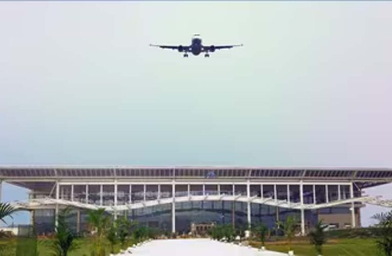 प्रयागराज एयरपोर्ट पर ‘फ्लाईब्रेरी’ की शुरुआत, अब उड़ान में मुफ्त पढ़ें पसंदीदा किताबें