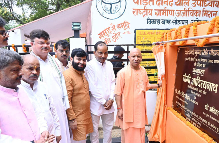 मुख्यमंत्री ने पूर्व मंत्री मुन्ना सिंह चौहान की प्रतिमा का किया अनावरण