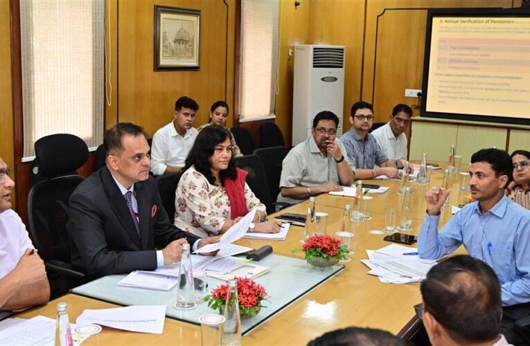 राजस्थान में सामाजिक सुरक्षा योजनाओं की समीक्षा, एक करोड़ परिवारों को मिल रहा लाभ