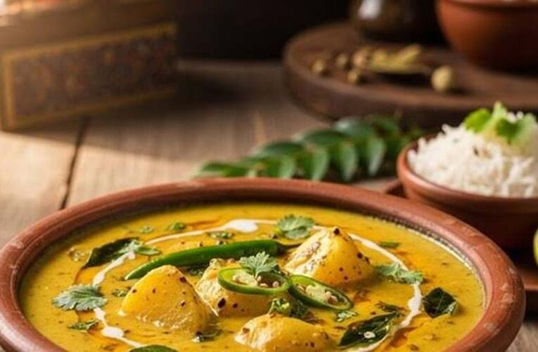 डिनर में बनाएं यूपी के फेमस खट्टे आलू, स्वाद ऐसा भूलेंगे नहीं