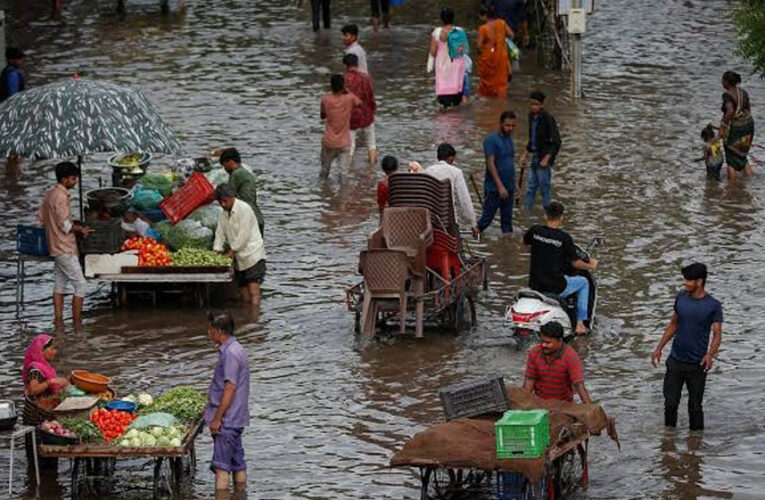 Weather Update: 10 हजार KM लंबा बादलों का कारवां बंगाल की खाड़ी की ओर, जल्द झमाझम बारिश के आसार