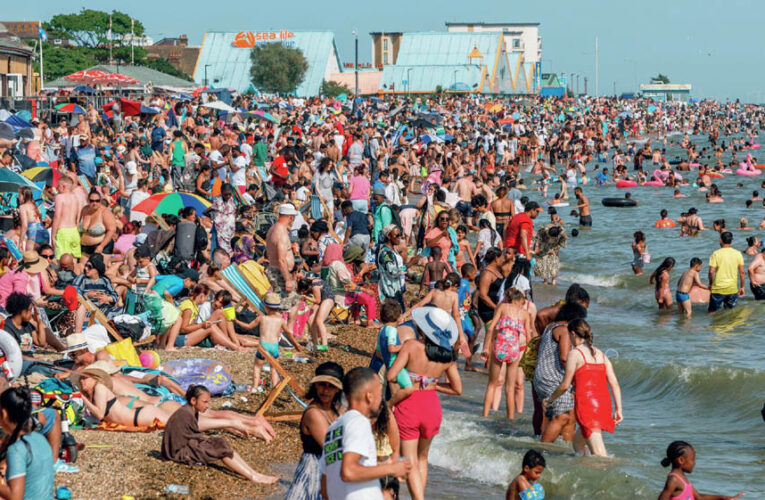 Heatwave in UK: दो महीने में 2700 मौतें, हीटवेव ने बढ़ाई चिंता, यूरोप में सऊदी जैसी गर्मी के हालात