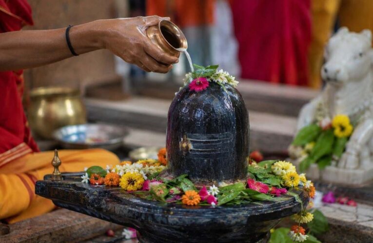 सावन 2026 में पड़ेंगे 4 सोमवार, जानें पूरी तारीख और महत्व
