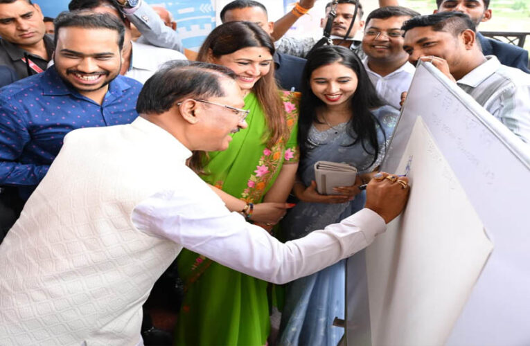 ग्रामीण विद्यार्थियों को आधुनिक तकनीकों से जोड़ना विकसित छत्तीसगढ़ की दिशा में महत्वपूर्ण कदम : मुख्यमंत्री विष्णुदेव साय