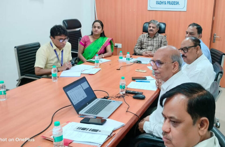 उप निर्वाचन का कार्य निष्पक्षता व गंभीरता के साथ करें : मुख्य निर्वाचन पदाधिकारी झा