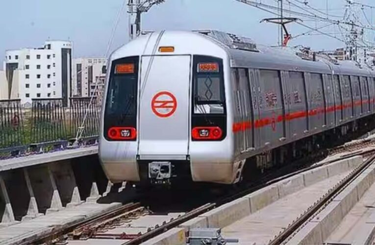 दिल्ली में विरोध प्रदर्शन के बीच 16 मेट्रो स्टेशन बंद, DMRC ने जारी की एडवाइजरी