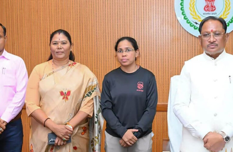 रायपुर : मुख्यमंत्री विष्णुदेव साय ने माउंट एवरेस्ट फतह करने वाली पर्वतारोही अमिता श्रीवास को दी बधाई