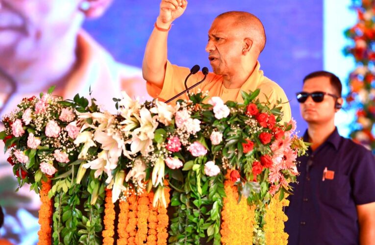 आगरा में सीएम योगी ने 342 करोड़ की विकास परियोजनाओं की सौगात दी