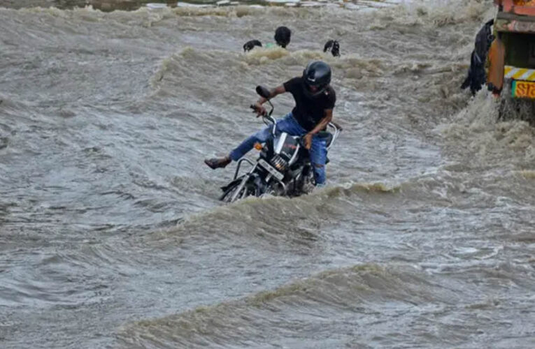 उत्तराखंड में रेड अलर्ट, दिल्ली समेत 11 राज्यों में भारी बारिश की चेतावनी, IMD का बड़ा अपडेट