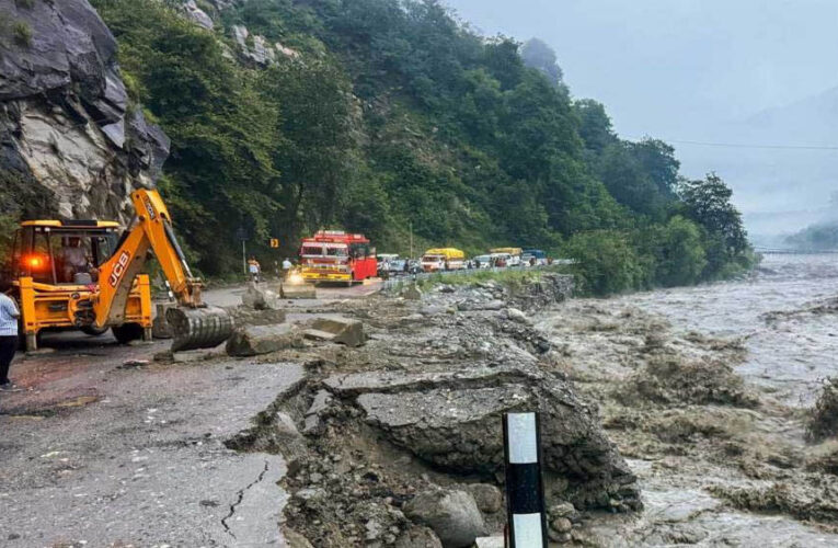 हिमाचल में मॉनसून का कहर: जिस्पा में बादल फटा, मंडी में भूस्खलन से महिला की मौत