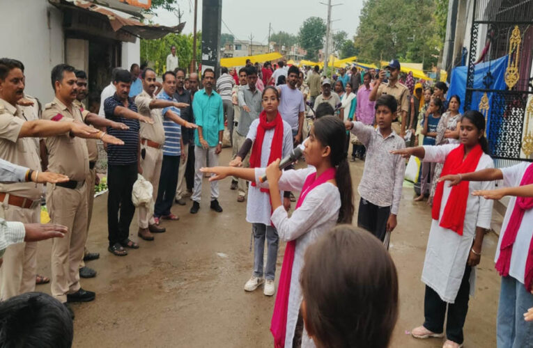 साप्ताहिक बाजार में गूंजा नशा मुक्ति का संदेश, पुलिस ने नुक्कड़ नाटक और रैली से किया जागरूक