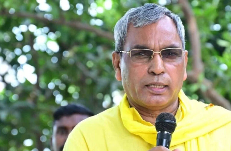 ‘नाम दरोगा, काम लुटेरे जैसा’—राजभर के निशाने पर सपा और अखिलेश
