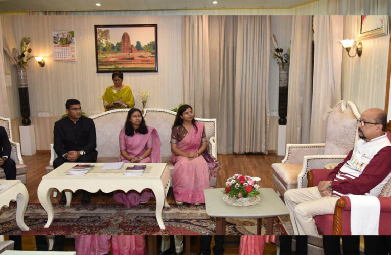 राज्यपाल से मिले प्रशिक्षु डिप्टी कलेक्टर, डेका बोले- सेवा भाव और संवेदनशीलता से निभाएं जिम्मेदारी