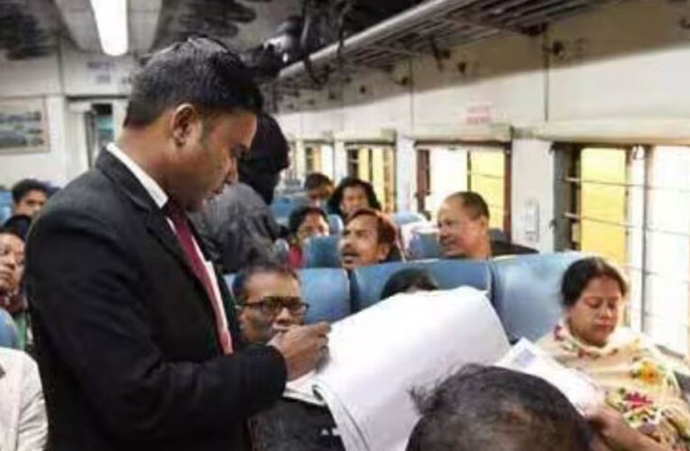 रेलवे का नया नियम! कैमरे के साथ टिकट चेक करेंगे TTE, यात्रियों से हर बातचीत होगी रिकॉर्ड