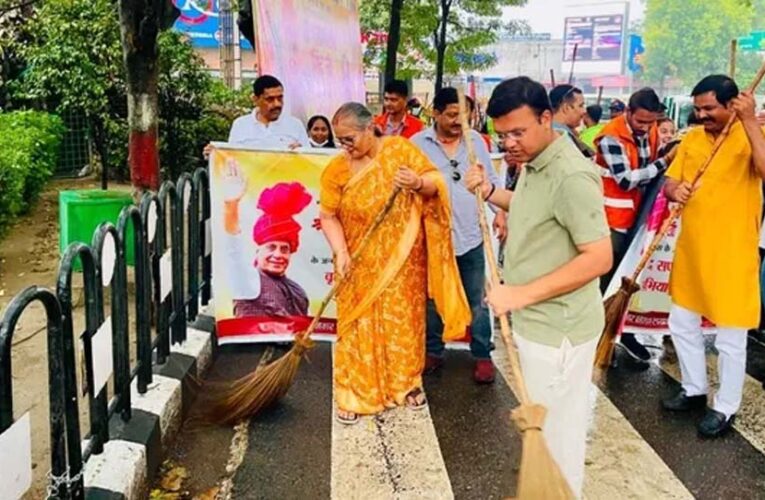 राजनाथ सिंह के जन्मदिन पर लखनऊ में चला 110 वार्डों का मेगा सफाई अभियान