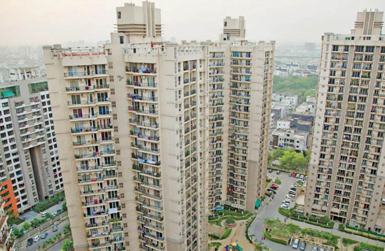 सोसायटी के नियम तोड़ने पर किसे भरना होगा जुर्माना? जानिए मकान मालिक या किरायेदार, क्या कहता है नियम