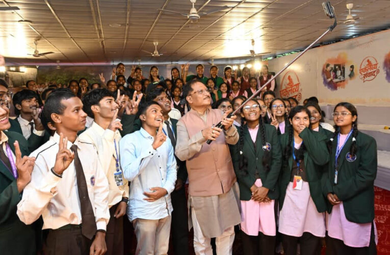 मुख्यमंत्री विष्णु देव साय ने एकलव्य के विद्यार्थियों का बढ़ाया उत्साह