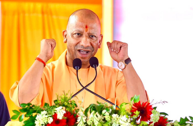 रामलीला में असलहा लहराकर दंगा करने वाले को मिट्टी में ही दफन होना पड़ेगा: सीएम योगी