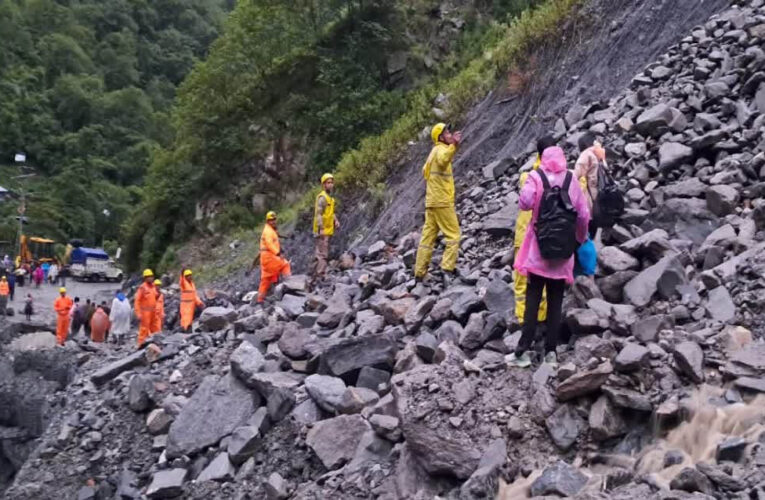 Uttarakhand Weather: फ्लैश फ्लड का खतरा, केदारनाथ यात्रा रोकी गई; 850 श्रद्धालु फंसे