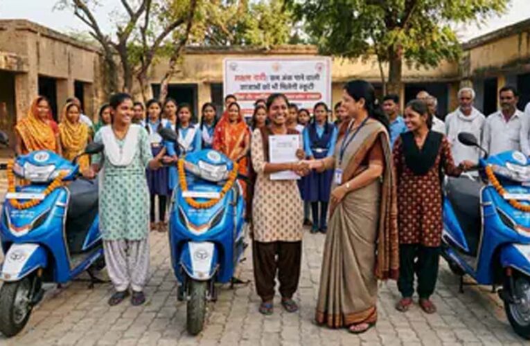 यूपी में गरीब छात्राओं को 75 प्रतिशत अंकों पर भी मिलेगी रानी लक्ष्मीबाई स्कूटी