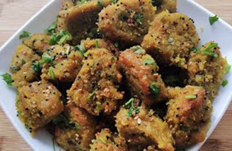 लौकी से बनाएं गुजराती मुठिया, बच्चों को पसंद आएगा हेल्दी स्नैक