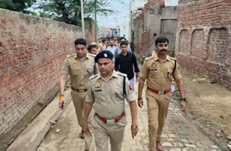 मथुरा बना साइबर ठगों का अड्डा, पुलिस की छापेमारी में 40 शातिर गिरफ्तार