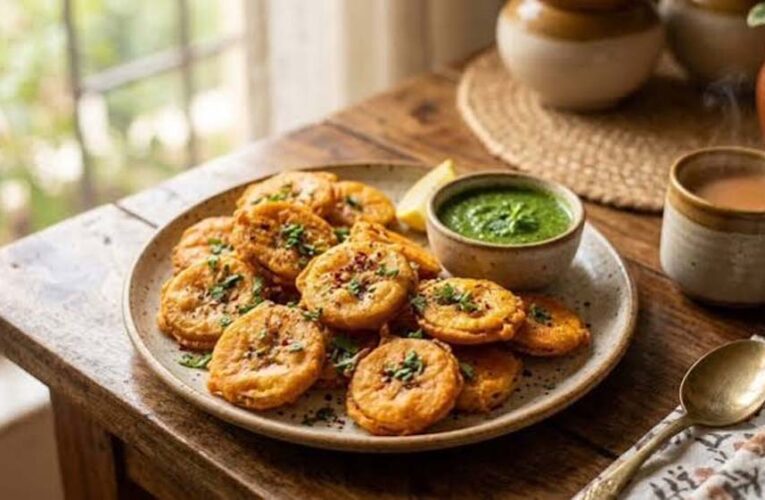 बारिश में बनाएं कच्चे केले की भजिया, मिलेगा कुरकुरा और चटपटा स्वाद
