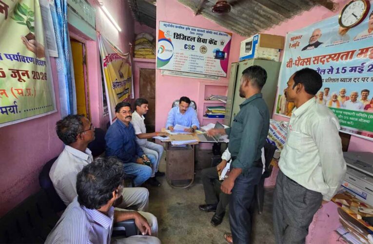 कलेक्टर के निर्देशन में एसडीएम ने वेंकटनगर सहकारी समिति का किया निरीक्षण