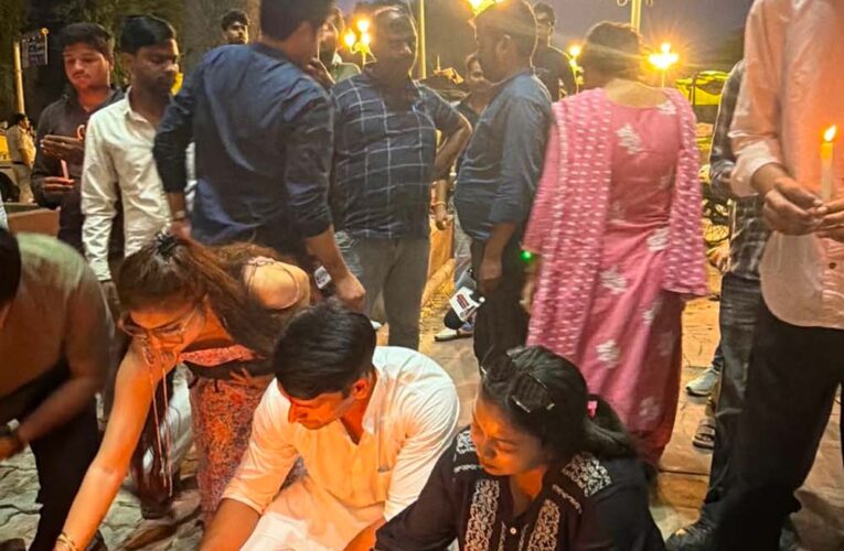 धर्मेंद्र प्रधान इस्तीफे के बाद ग्वालियर में युवा कांग्रेस ने निकाला कैंडल मार्च