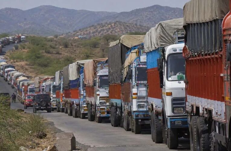 राजस्थान में ट्रकों का चक्का जाम, VLTD विवाद से थमेगी सप्लाई