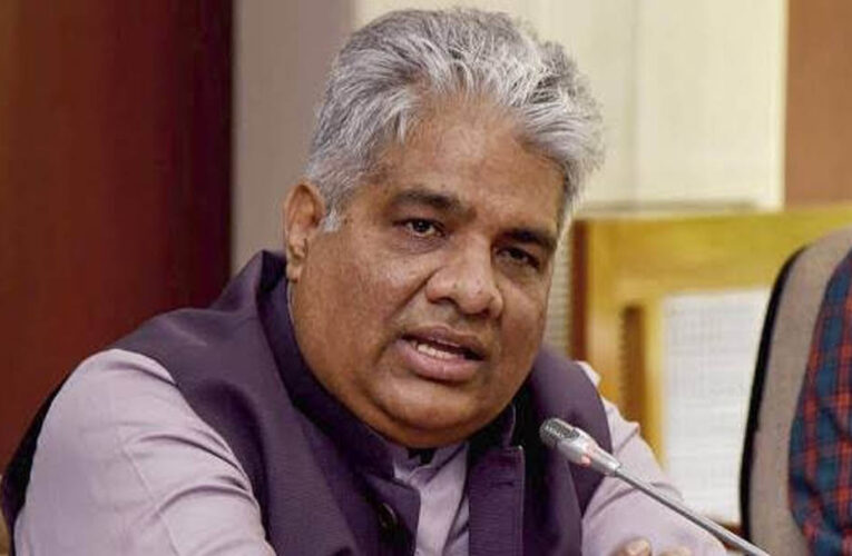 केंद्रीय मंत्री भूपेंद्र यादव के निजी सचिव हटाए गए, दो अन्य अधिकारियों पर भी गिरी गाज