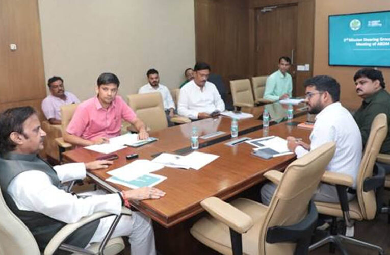 तकनीक के प्रभावी उपयोग से नागरिकों को बेहतर, त्वरित, पारदर्शी एवं गुणवत्तापूर्ण स्वास्थ्य सेवाएं उपलब्ध कराई जाएं: उप मुख्यमंत्री शुक्ल